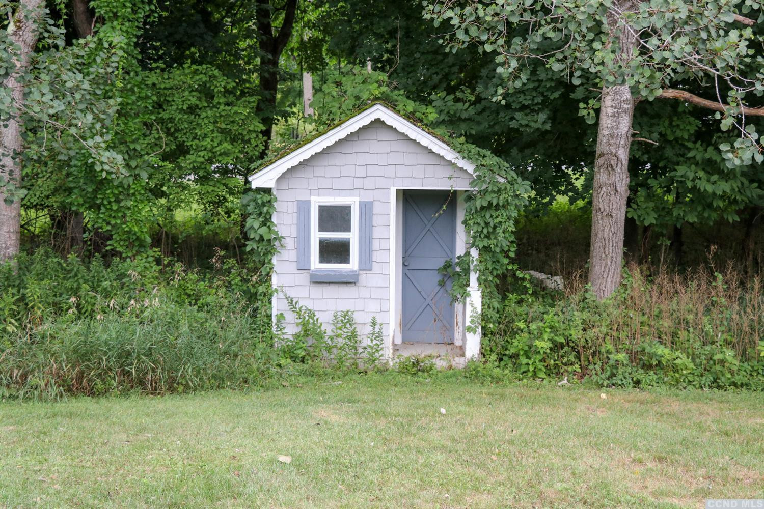 33 Viewmont Road Copake, NY 12516 - Photo 3 of 26 a view of a yard in front of house