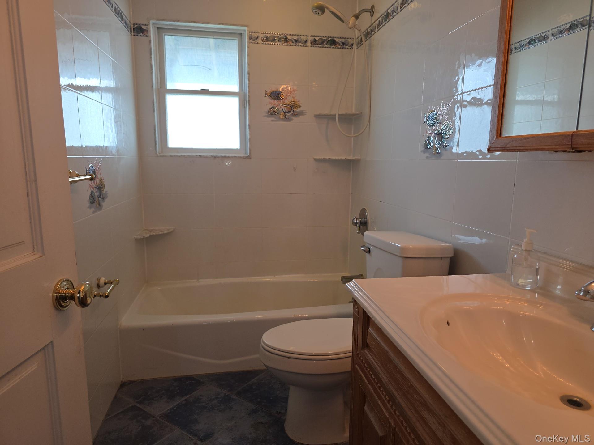 2871 Shore Road Seaford, NY 11783 - Photo 11 of 27 Gallery Image 11
