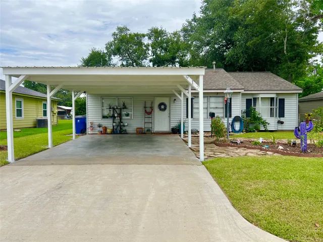 $219,900 | 917 Ridgecrest Street, Angleton, TX 77515