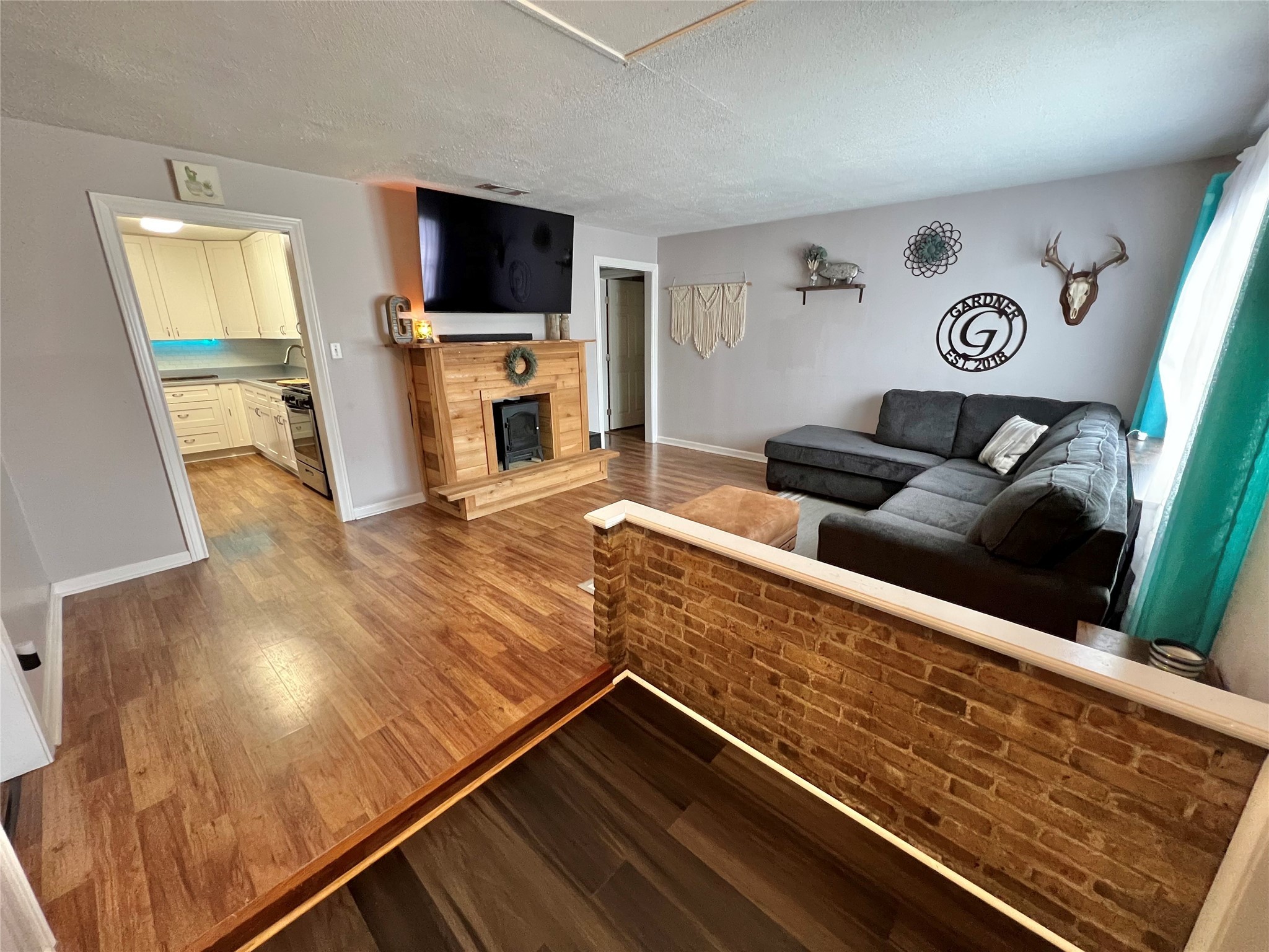 917 Ridgecrest Street Angleton, TX 77515 - Photo 3 of 38