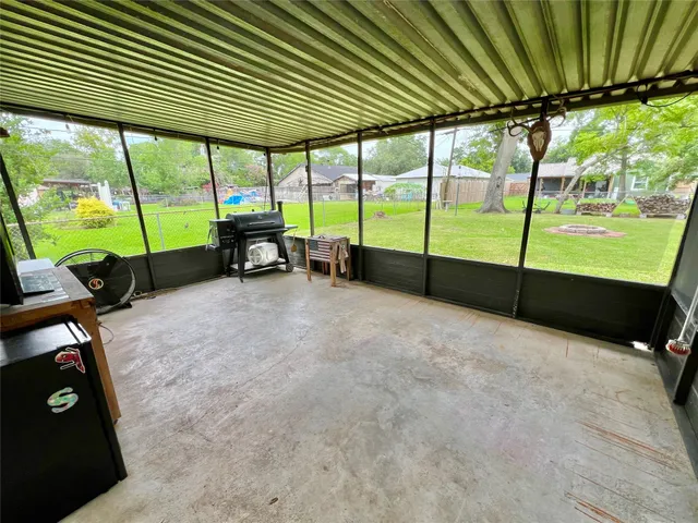 $219,900 | 917 Ridgecrest Street, Angleton, TX 77515