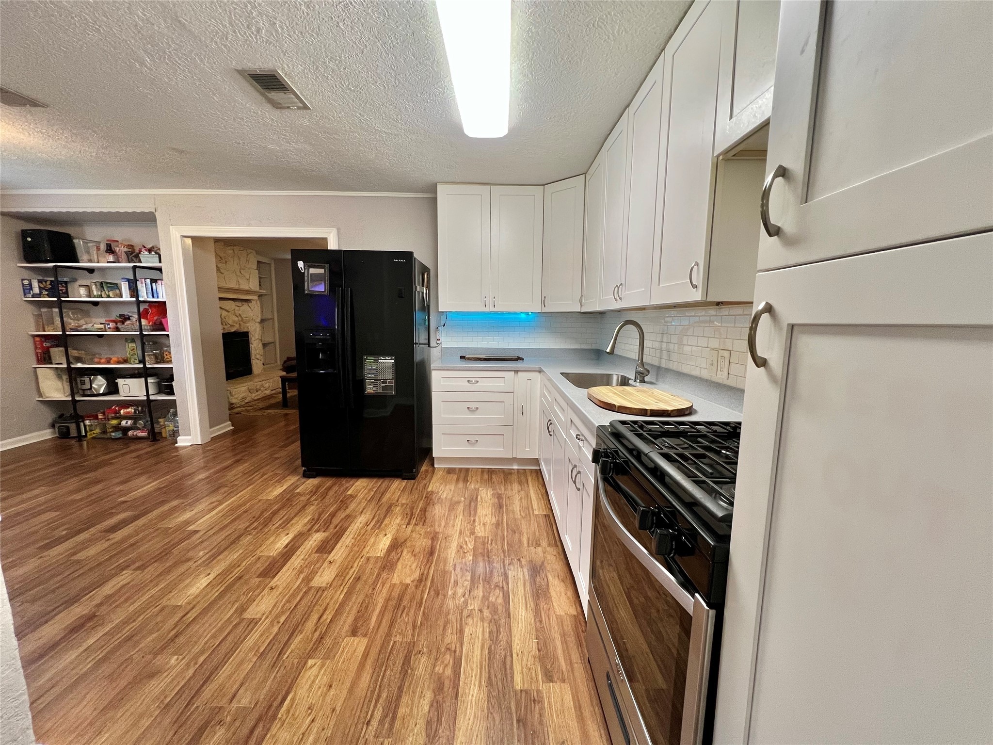 917 Ridgecrest Street Angleton, TX 77515 - Photo 6 of 38