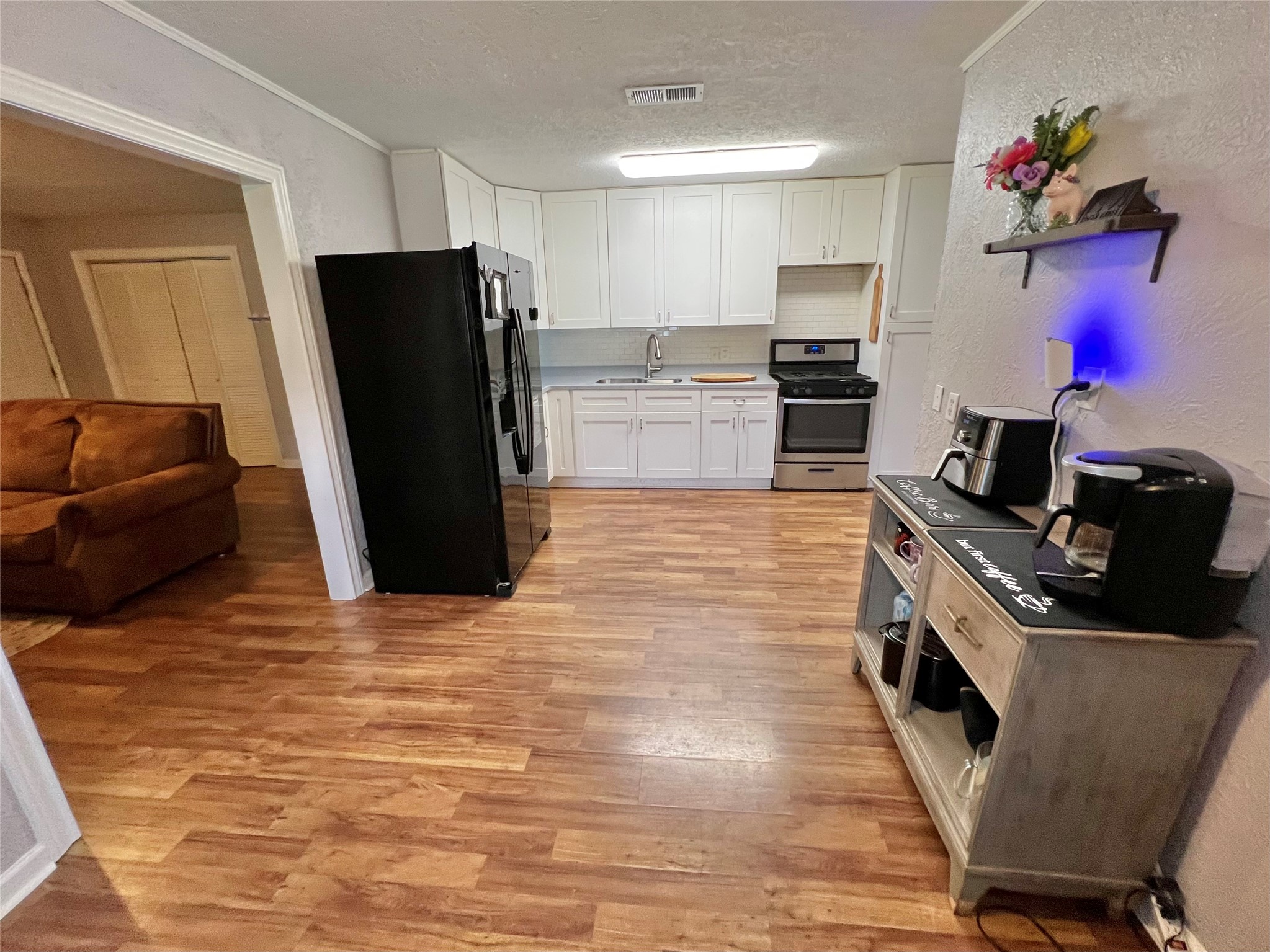 917 Ridgecrest Street Angleton, TX 77515 - Photo 9 of 38