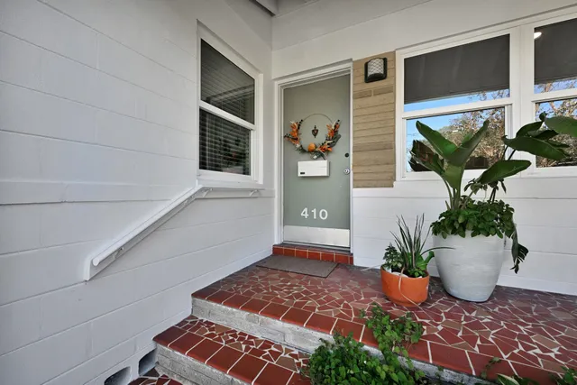 a view of a entryway of the house