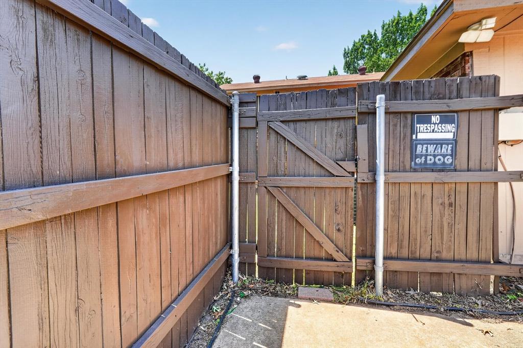 272 Lodge Road Coppell, TX 75019 - Photo 21 of 24 a backyard of a house