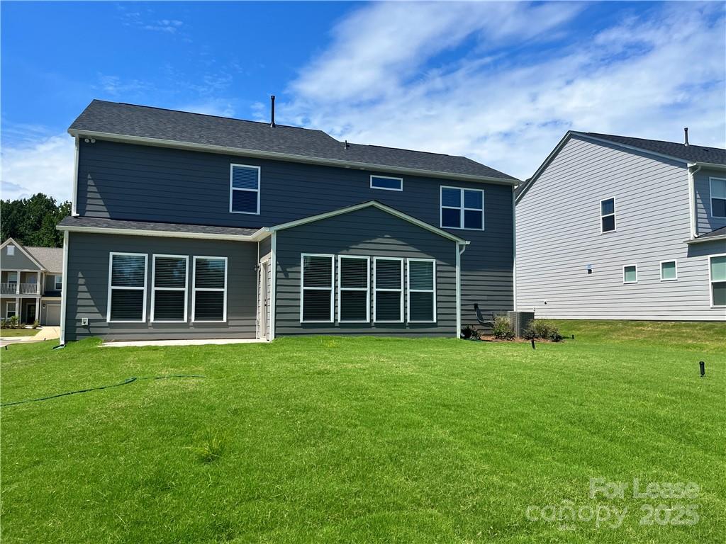 11506 Oakhampton Way Matthews, NC 28105 - Photo 24 of 27 a front view of a house with a yard