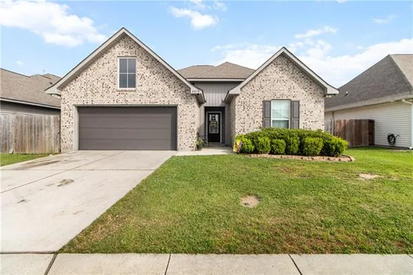 $290,000 | 2616 Bayou Duet Drive, Marrero, LA 70072