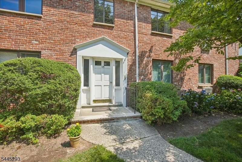93 Troy Drive, Unit D Springfield, NJ 07081 - Photo 2 of 14