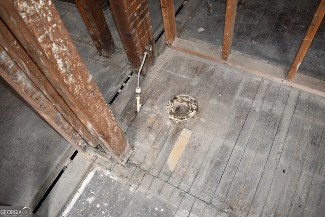 a view of a house with a yard and large tree