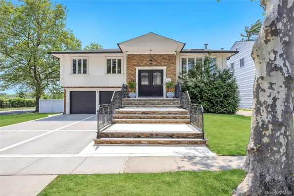 $1,159,000 | 2 Valley Greens Drive, Valley Stream, NY 11581