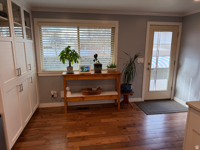 362 East 9150th Street South Sandy, UT 84070 - Photo 23 of 41 Entrance foyer with solid hickory flooring, healthy amount of natural light