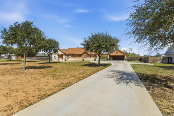 $575,000 | 149 Short Meadow Drive, Lytle, TX 78052