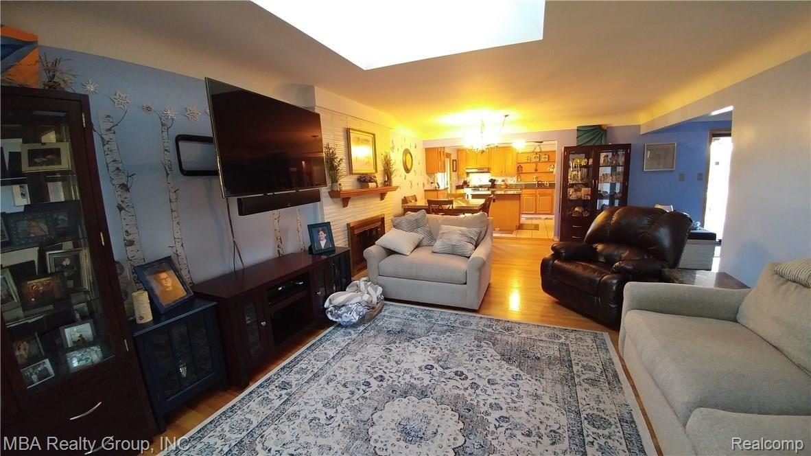 21715 Meridian Road Grosse Ile, MI 48138 - Photo 13 of 51 20170304_173242.jpg