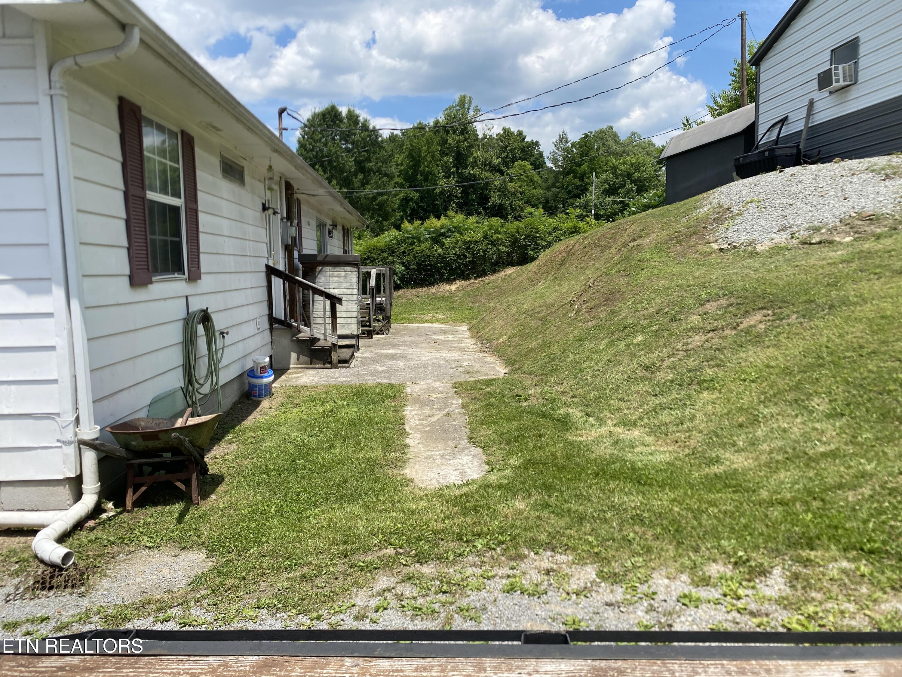 64 Dunlap Hollow Road Middlesboro, KY 40965 - Photo 9 of 34 IMG_2030