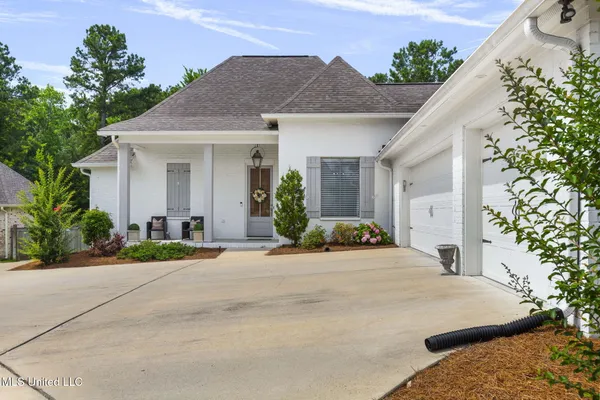 $475,000 | 105 Camden Lake Circle, Madison, MS 39110