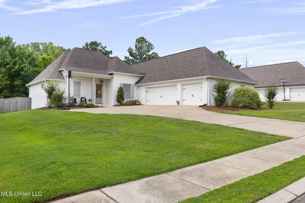 $475,000 | 105 Camden Lake Circle, Madison, MS 39110
