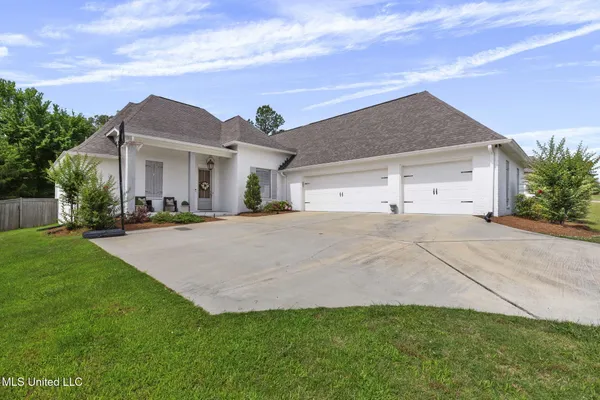 $475,000 | 105 Camden Lake Circle, Madison, MS 39110
