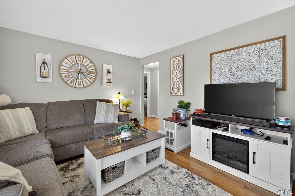 107 Sheraton Road Onondaga, NY 13219 - Photo 7 of 40 Living Room