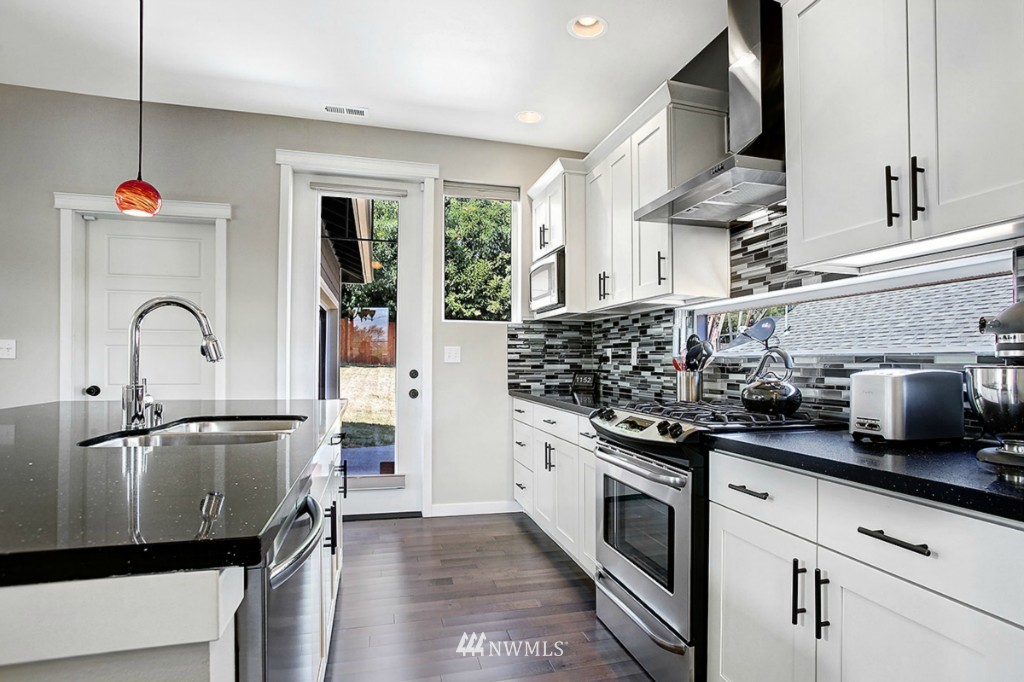 3811 Renton Avenue South Seattle, WA 98108 - Photo 9 of 25 Gallery Image 9