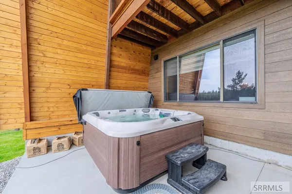 $1,990,000 | 3776 Snake River Road, Island Park, ID 83429