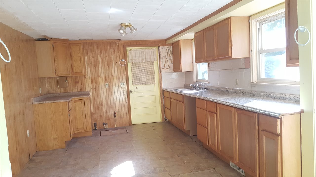 6258 Lapeer Road Burton, MI 48509 - Photo 2 of 11 31397110-1.JPG