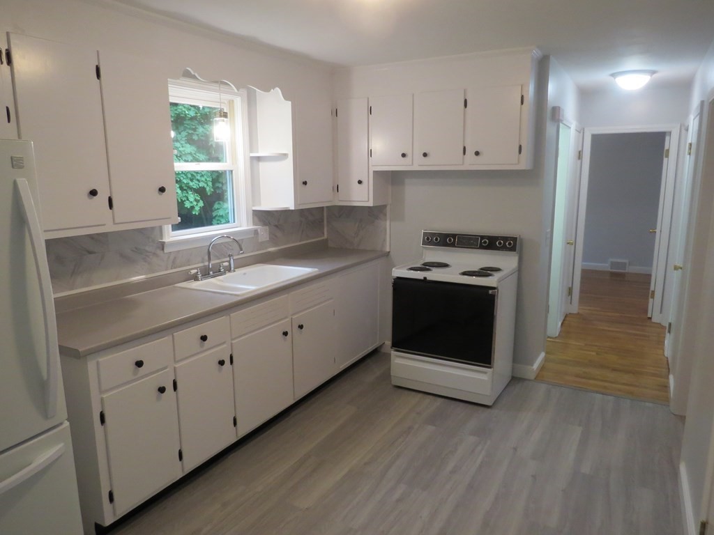 33 Northgate Road Northborough, MA 01532 - Photo 3 of 18 Gallery Image 3