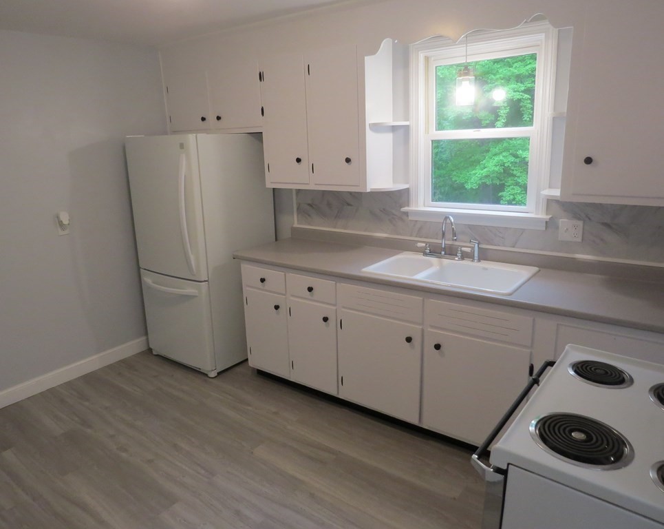 33 Northgate Road Northborough, MA 01532 - Photo 4 of 18 Gallery Image 4