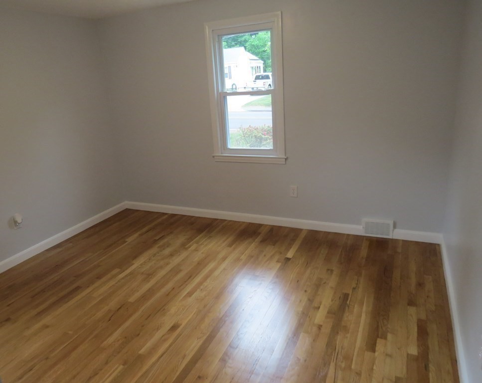 33 Northgate Road Northborough, MA 01532 - Photo 5 of 18 Gallery Image 5