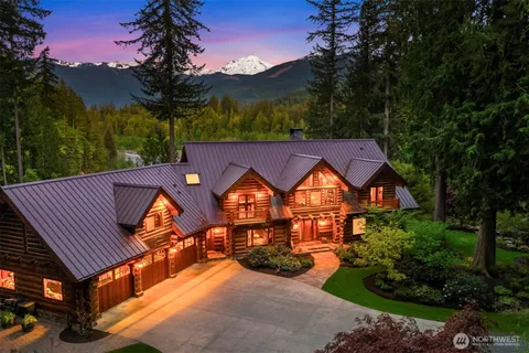 a view of a pathway both side of yard