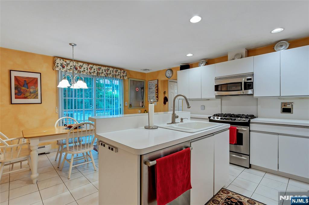 15 Colonial Road Tenafly, NJ 07670 - Photo 21 of 40
