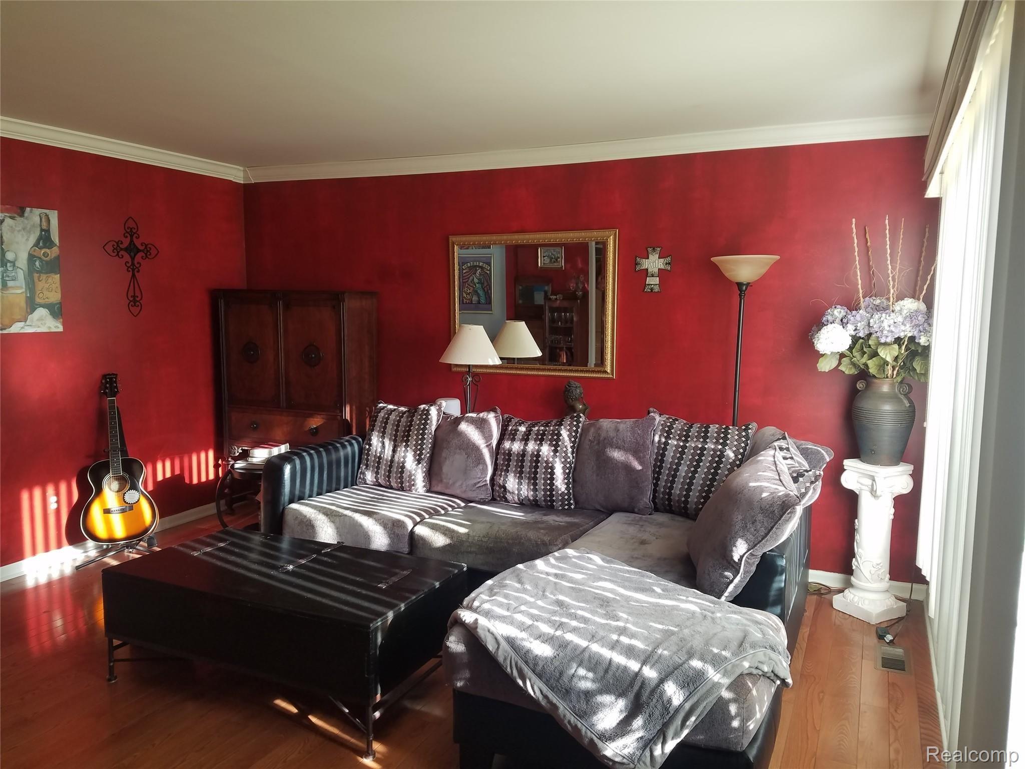 2715 Longview Avenue Rochester, MI 48307 - Photo 16 of 35 Tons of Natural Light!