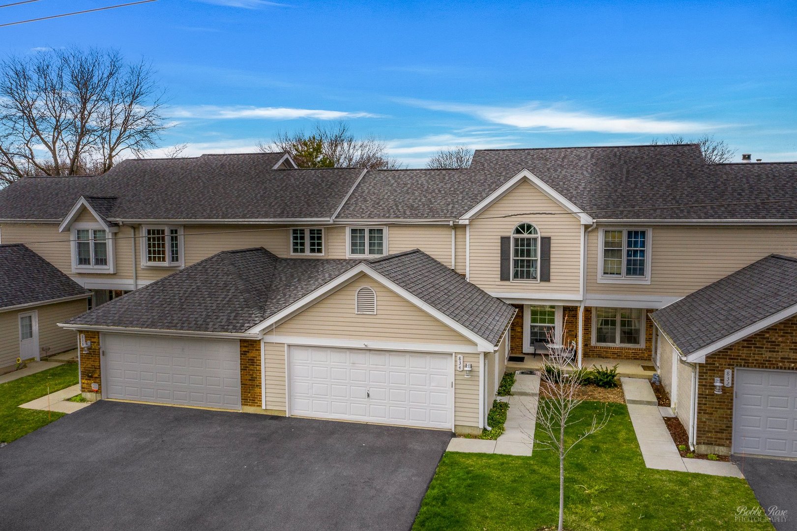 834 Golf Course Road Crystal Lake, IL 60014 - Photo 3 of 40 front view of a house with a yard