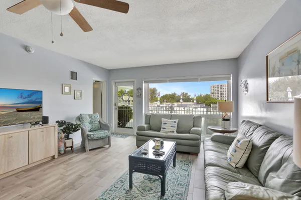 $2,500 | 999 North Riverside Drive, Unit 3, Pompano Beach, FL 33062