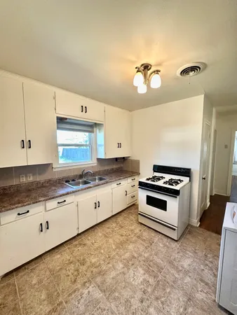 $1,195 | 2508 31st Street, Lubbock, TX 79410