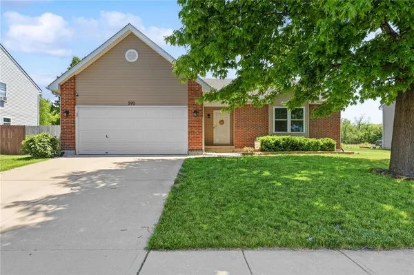 $299,000 | 590 Chapelgate Drive, Fairborn, OH 45324