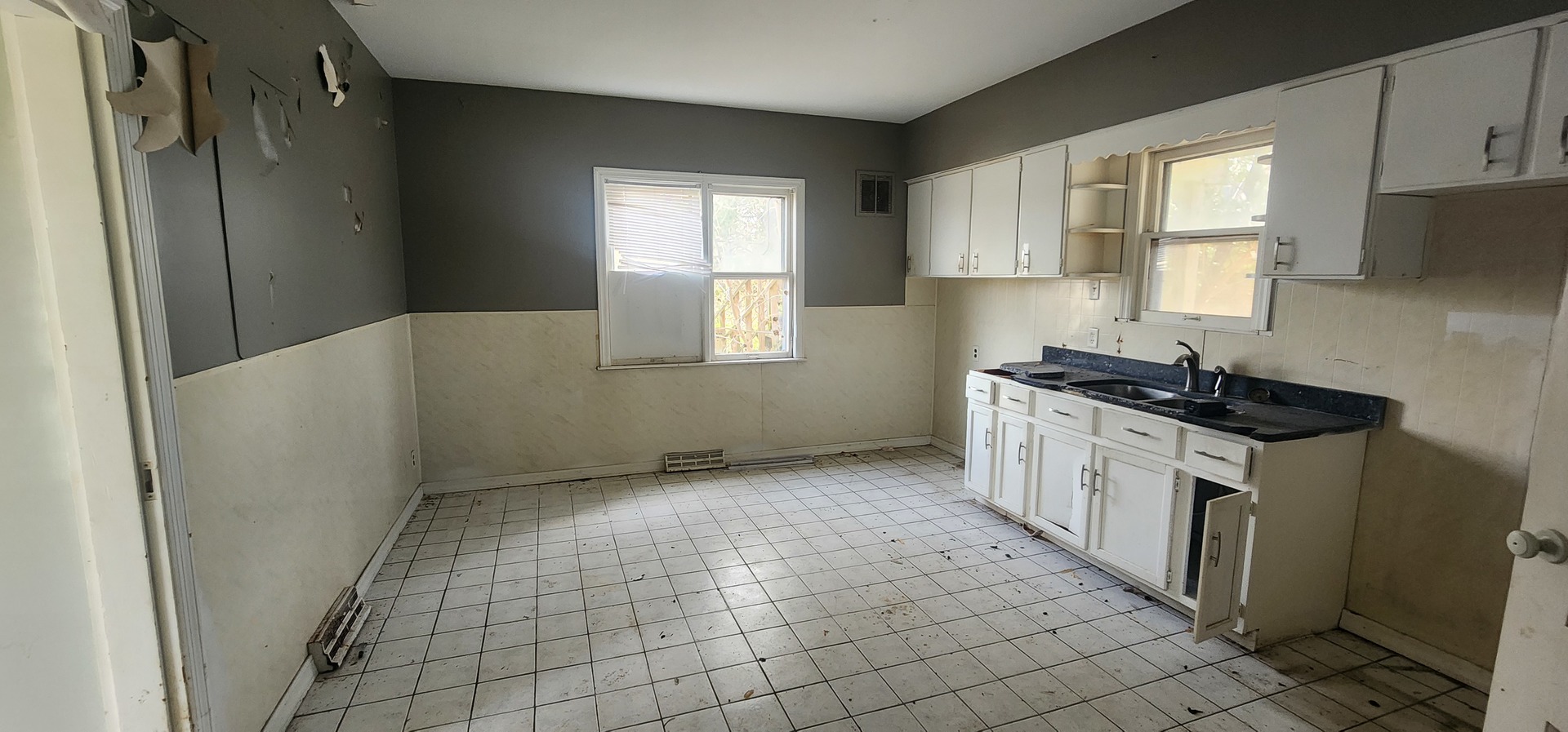 306 Mills Road Joliet, IL 60433 - Photo 3 of 20 Gallery Image 3
