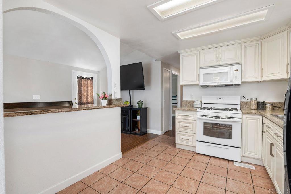 220 Camino Corto, Unit 96 Vista, CA 92083 - Photo 17 of 32