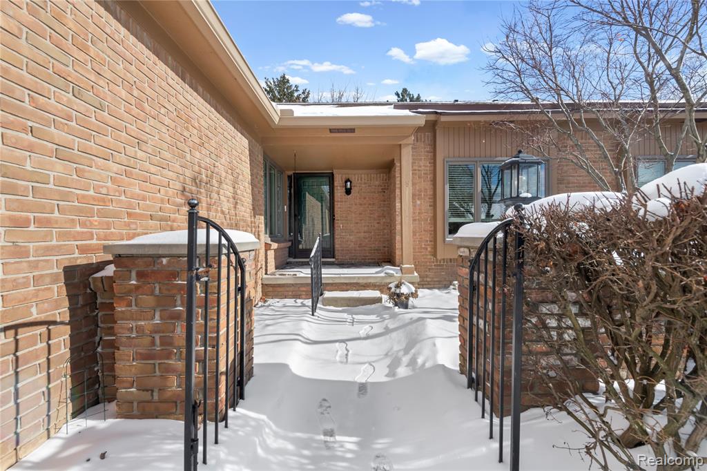 2197 London Bridge Drive, Unit 24 Rochester, MI 48307 - Photo 3 of 35