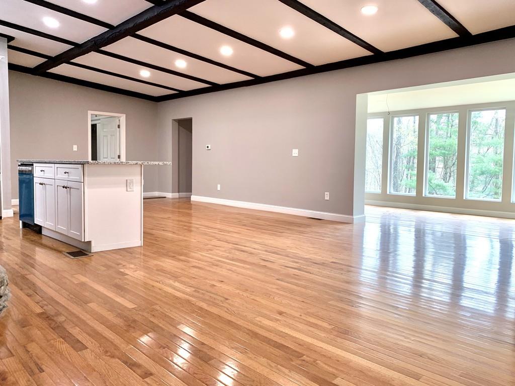 43 Mashapaug Road Sturbridge, MA 01566 - Photo 3 of 16