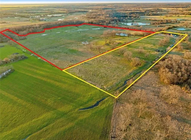 a view of a tennis court