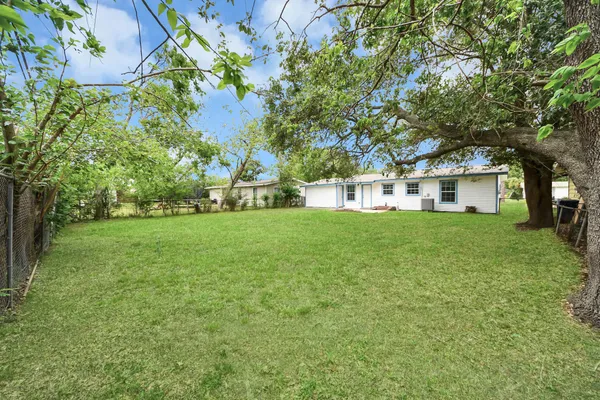 $1,650 | 3511 Palm Avenue, Texas City, TX 77590