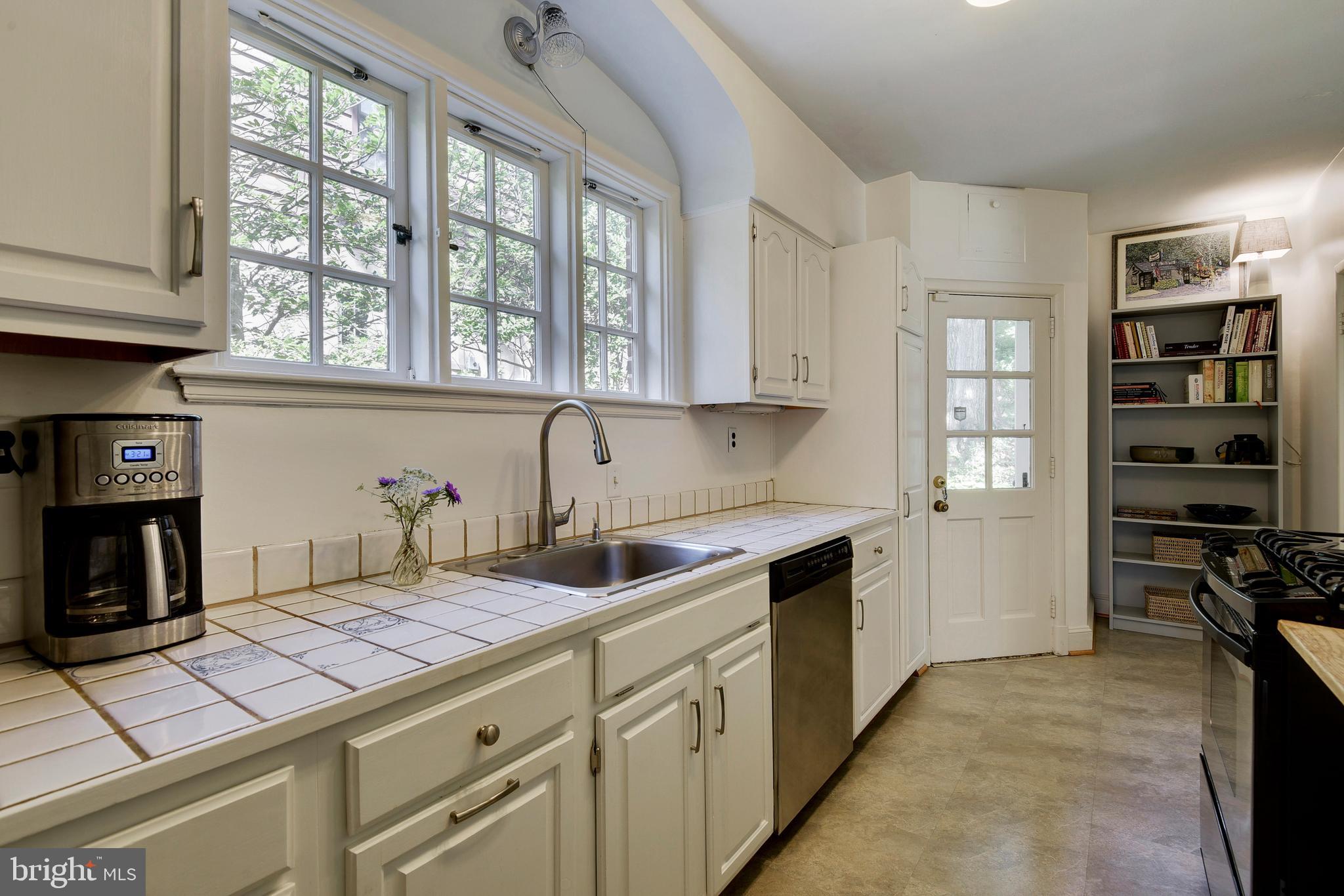 4127 Westview Road Baltimore, MD 21218 - Photo 16 of 43 Kitchen w/door leading to back yard