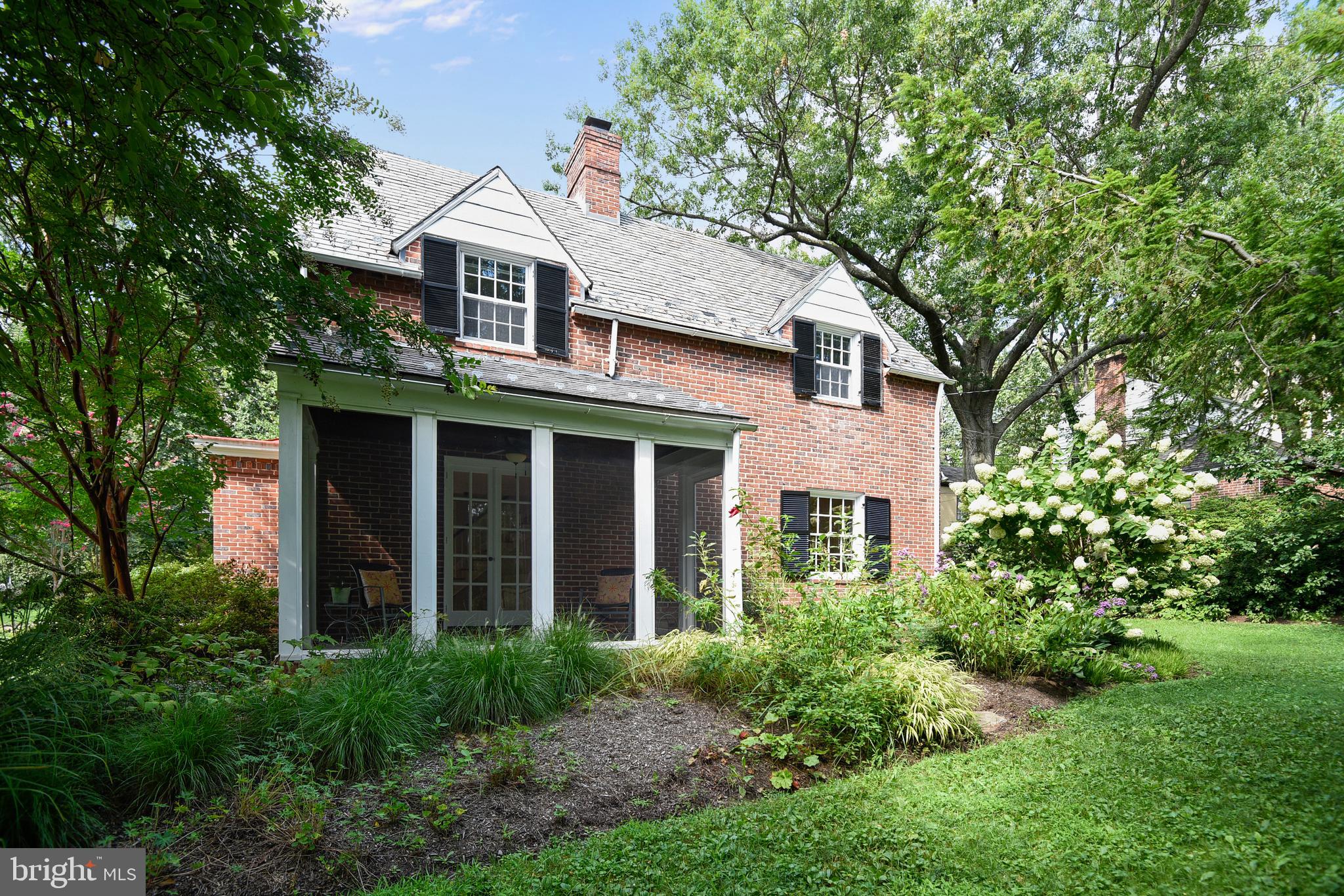 Screened in porch