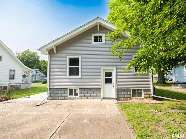 $67,000 | 600 East Virginia Avenue, Peoria, IL 61603