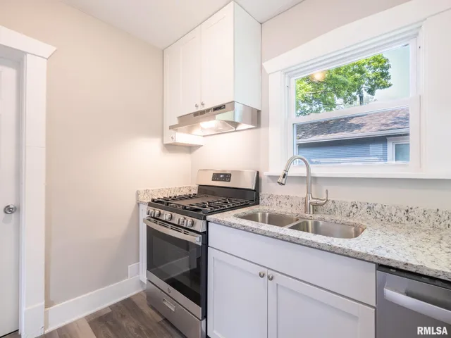 $67,000 | 600 East Virginia Avenue, Peoria, IL 61603