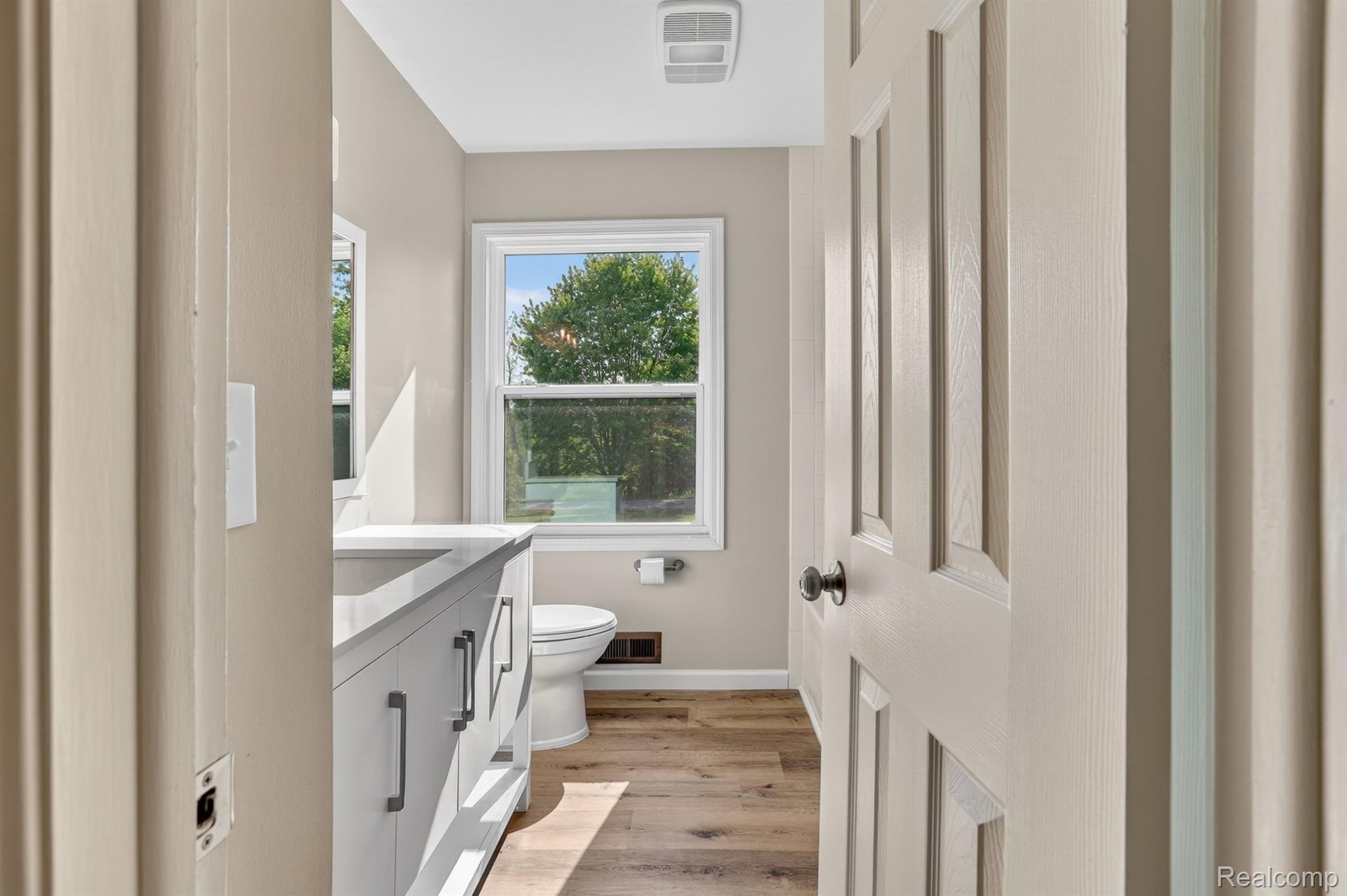 1215 North Oak Road Davison, MI 48423 - Photo 13 of 37