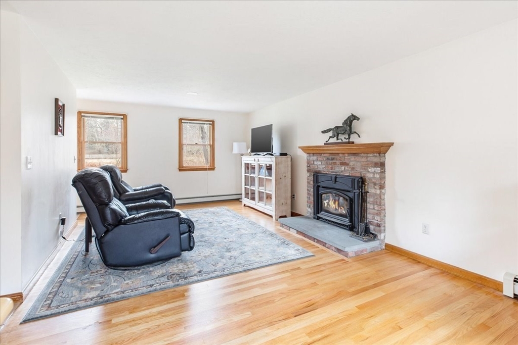 171 Wapping Road Kingston, MA 02364 - Photo 6 of 34 Gallery Image 6