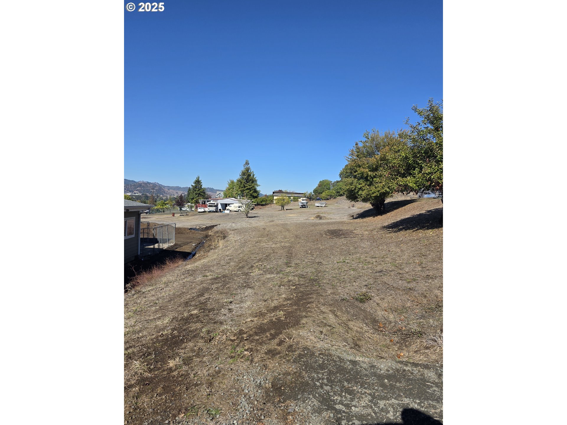 368 Pleasant Street Winchester, OR 97495 - Photo 3 of 5