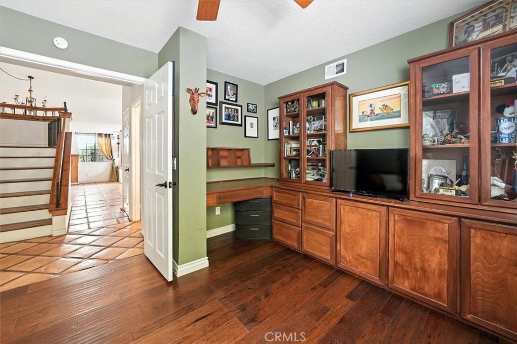 23461 Darcy Lane Newhall, CA 91321 - Photo 28 of 70