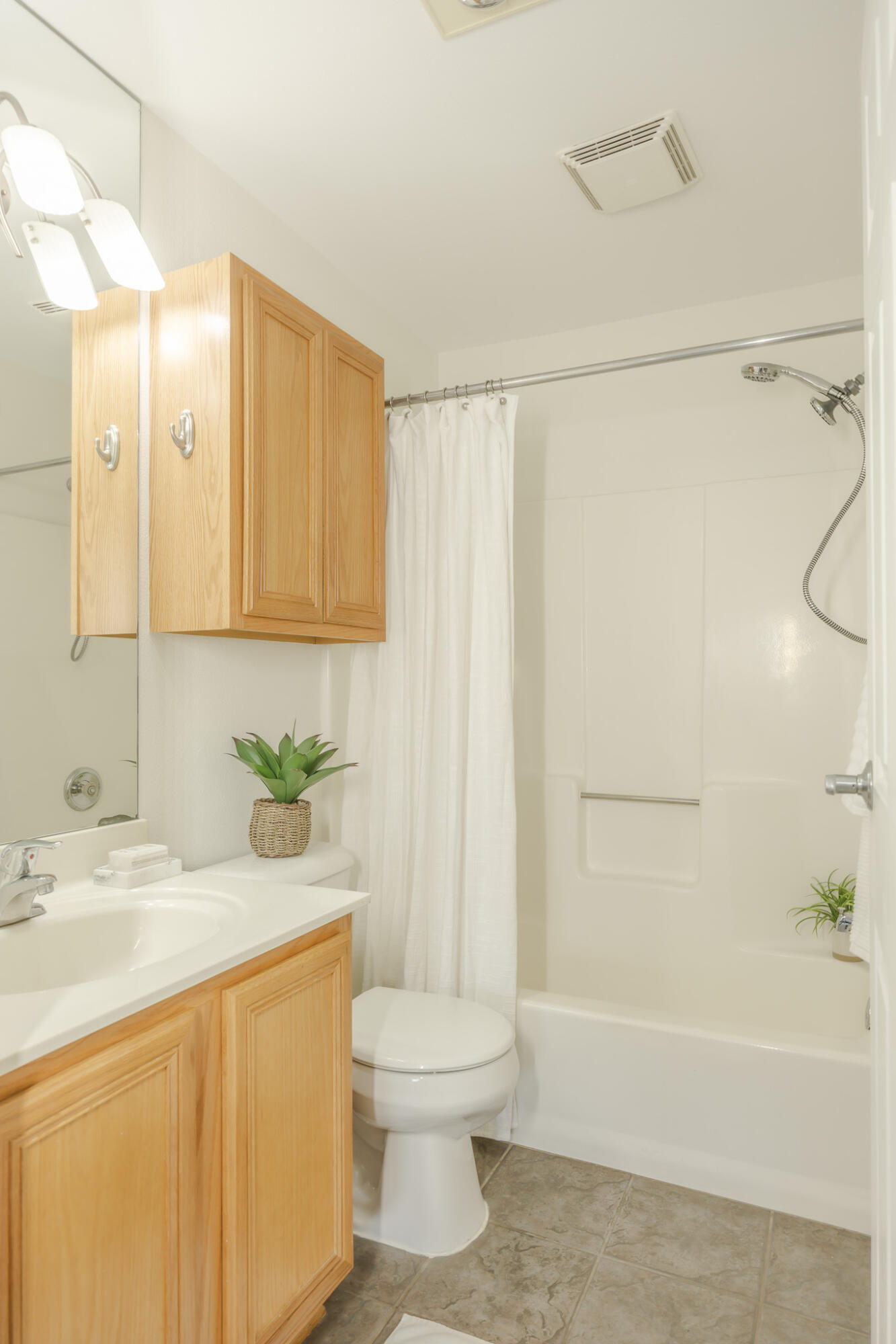 1108 North Milwaukee Street, Unit 320 Milwaukee, WI 53202 - Photo 13 of 32 Full bath 1